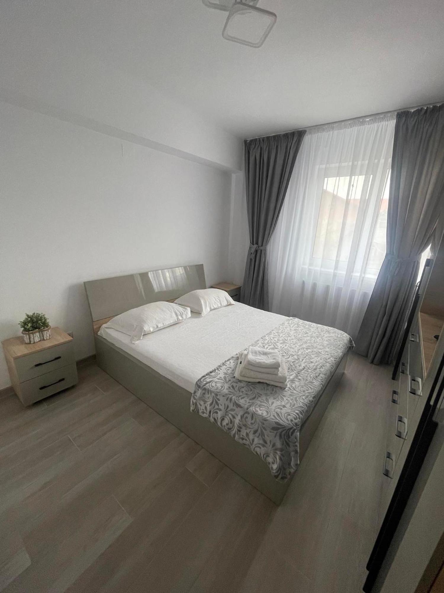 Luxury Apartment 皮特什蒂 外观 照片