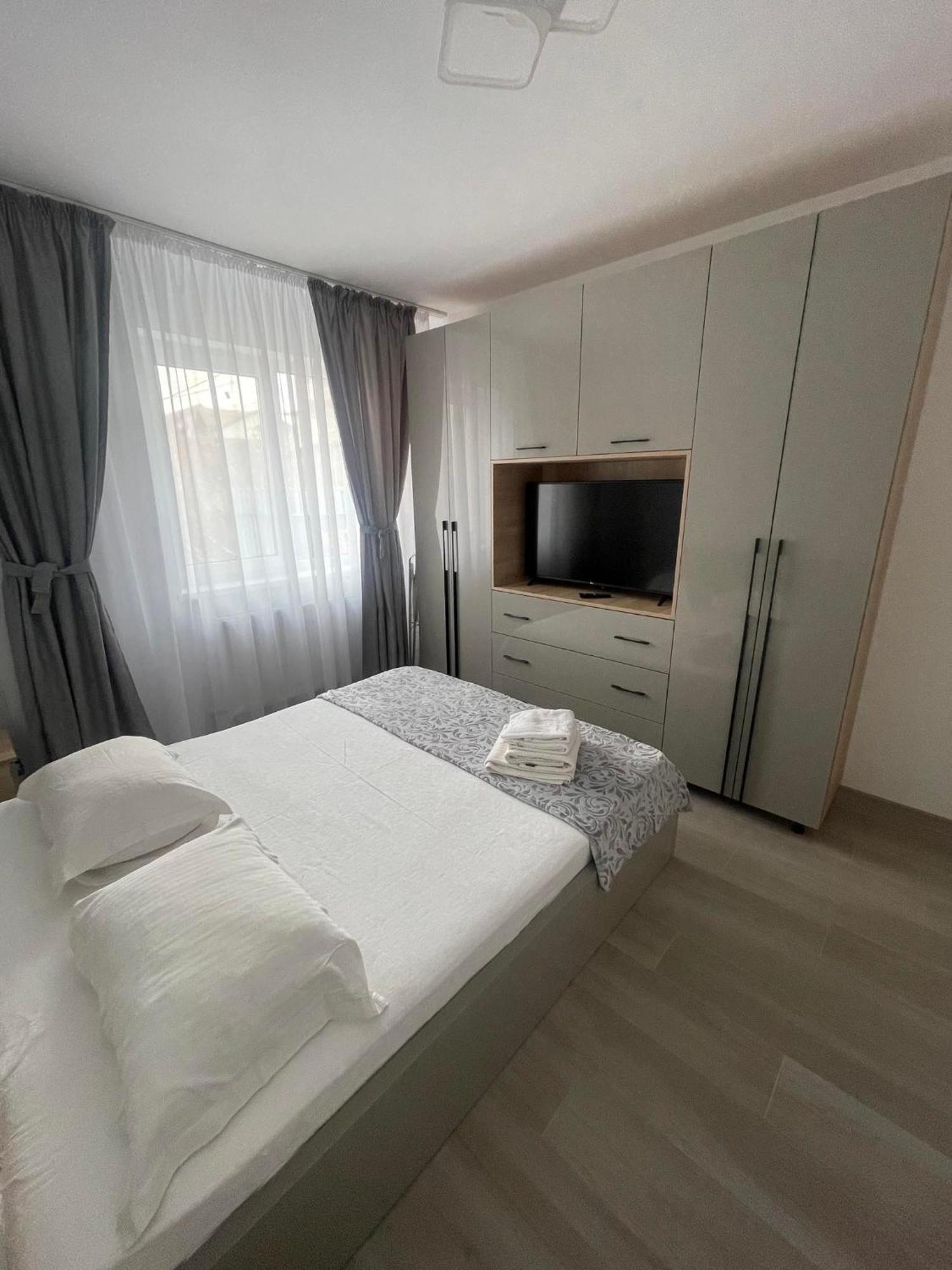 Luxury Apartment 皮特什蒂 外观 照片